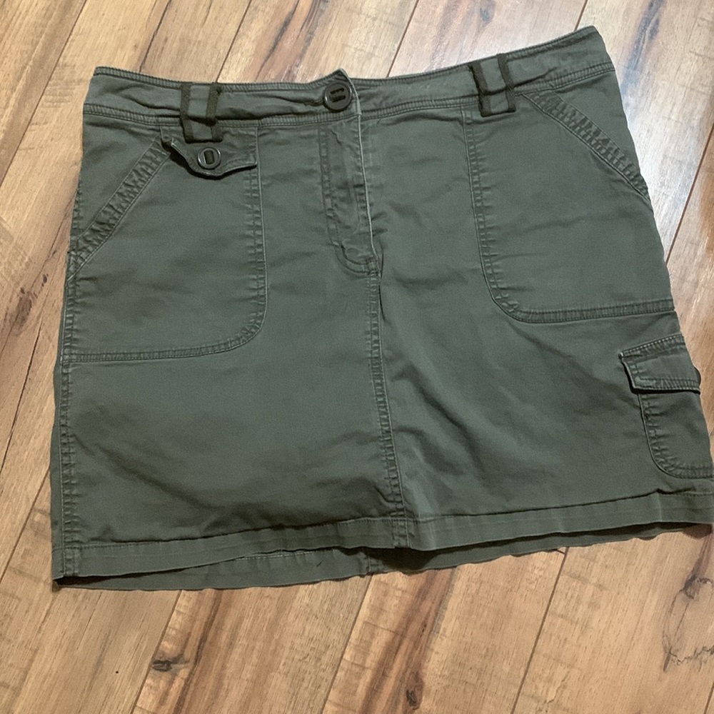 Cargo skort army green Jessica size 12